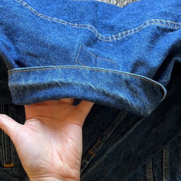 LEVIS Men’s trucker jacket in deep blue. Size 44L. EUC! - Picture 6 of 13